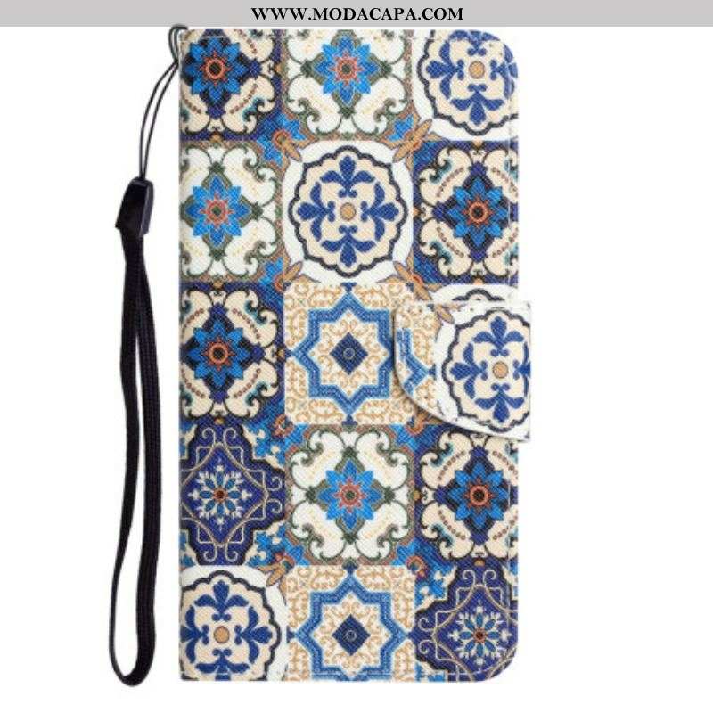 Capa Folio Para iPhone 15 De Cordão Patchwork Azul Com Alça